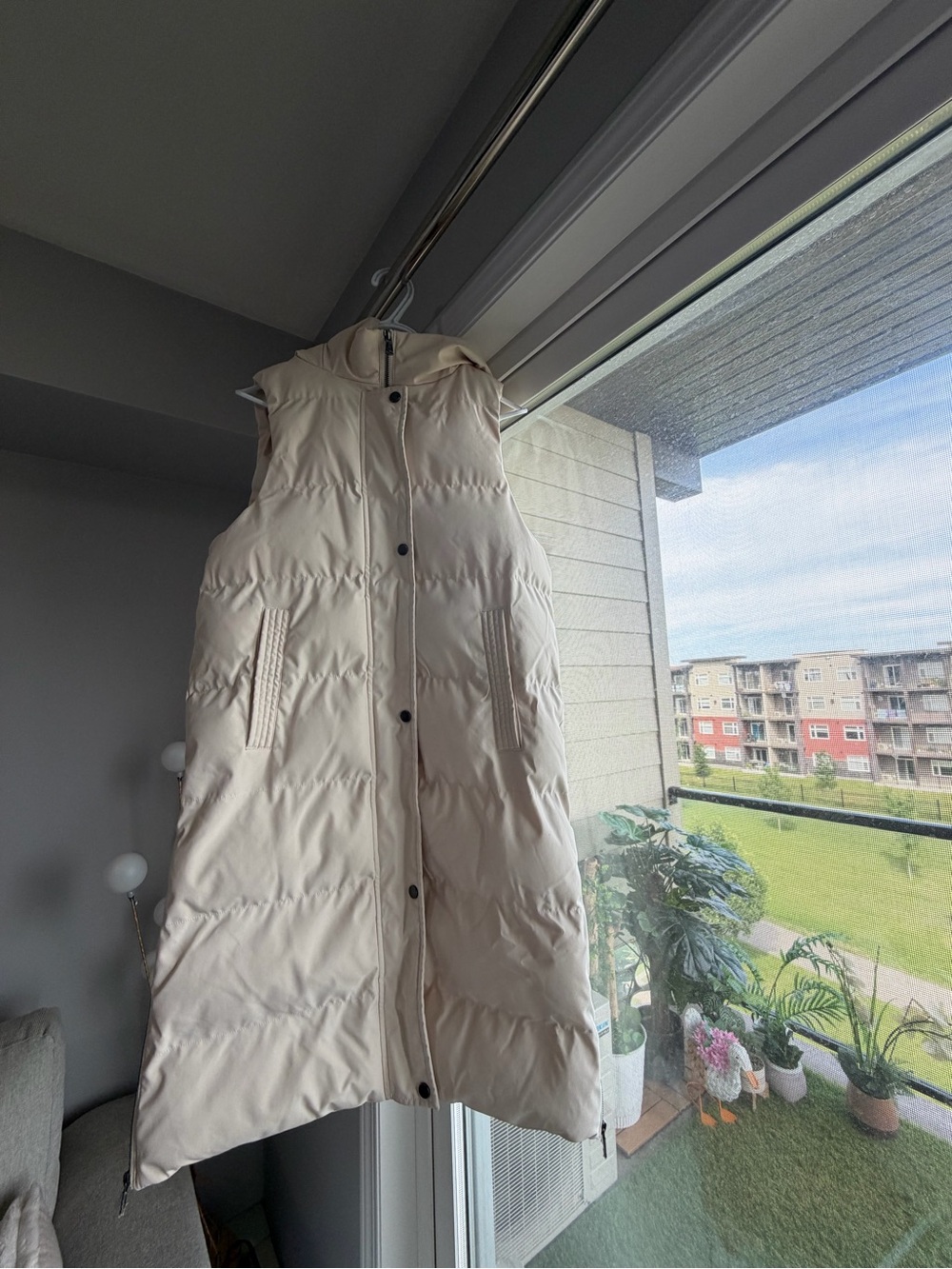 Kyodan Long Cream Sleeveless Hooded Quilted Puffer Vest